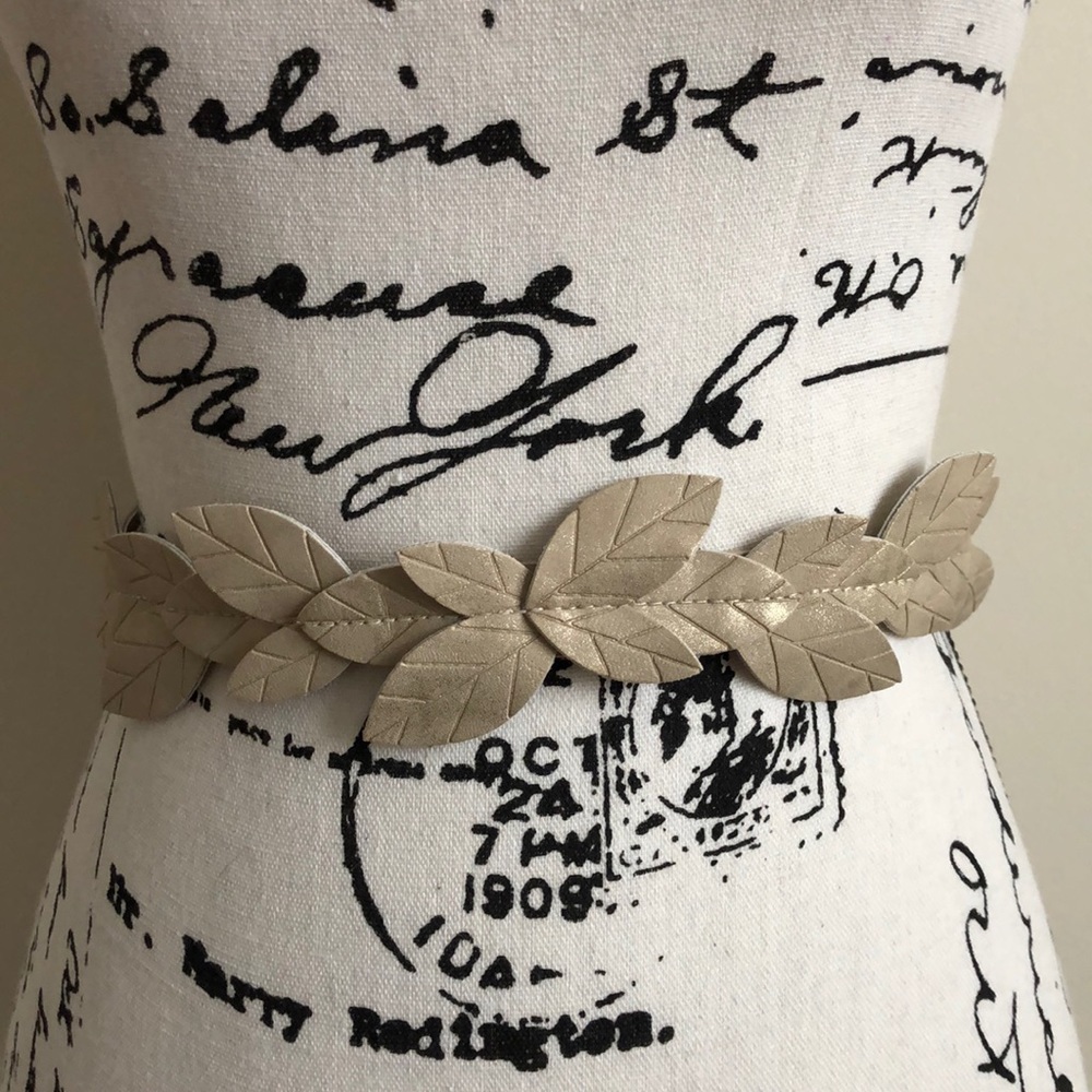 NWT INC Tan Champagne Leaf Elastic Waist Belt